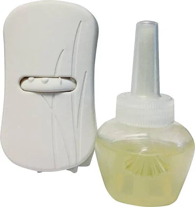 Glade PlugIns Scented Oil – Fireside Bourbon, 2 Warmers + 6 Refills | Long-Lasting Fragrance, Home Air Freshener Kit